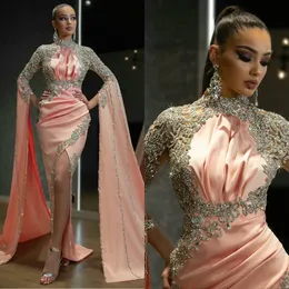 2020 Sparkle Beaded Prom Dresses Długie rękawy Side Split Suknie Wieczorowe Vestidos Longo Ruched High Collar Party Dress