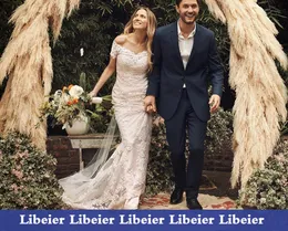 Nuova moda bianco avorio champagne rosso nero rosa giallo viola uno strato cattedrale lunghezza pettine in lega bordo tagliato elegante velo da sposa abiti da sposa