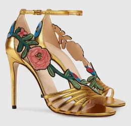 Marka Moda Top Tasarım Kadınlar Açık Ayak Parmağı Çiçekleri Dekorasyonlu Stiletto Altın Siyah Ayak Bileği Kayış Yüksek Topuk Sandalet Elbise Ayakkabı