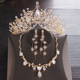 Gold Brautkronen Tiaras Haar Kopfschmuck Halskette Ohrringe Zubehör Hochzeit Schmuck Sets billig Modestil Braut 3 Piec342e