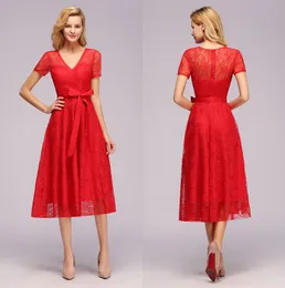 2020 Nowy Burgundia Red Full Lace Cocktail Party Dresses V Neck Sash z krótkimi rękawami Projektant okazji sukienki Formalnej sukni wieczorowej CPS1144