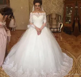 2019 Bianco Incredibile Arabia Saudita Dubai Abito da sposa con applicazioni di pizzo Pricness Off Spalle Ball Gown Abito da sposa Custom Made Plus Size