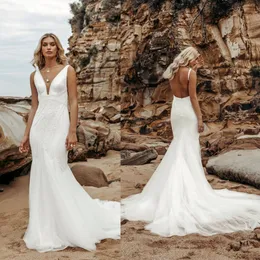 Abiti da sposa con scollo a V country a sirena Abiti da sposa con applicazioni di pizzo senza schienale Sweep Train Boho Robe De Marie