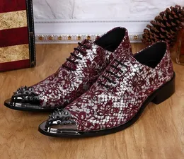 Röd kohud läder blommig broder män oxford skor spetsar upp formella skor män klänning skor brittisk stil chaussure homme plus storlek