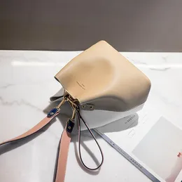デザイナーの高級ハンドバッグの財布の女性のファッションバケツバッグ、デザイナーのコントラストの色と3色の甘い女性素敵な牛の古典的なハンドバッグ