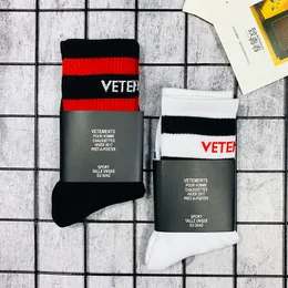 VET Tide Designer Socks Men and Women Hip-hop Street Stripes In the Tube Anti-skid Board Sports Socks