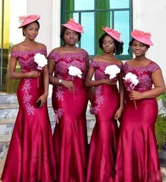 Africa Lace Mermaid Bridesmaid klänningar från axeln Bröllop Gästklänning Golvlängd Satin Appliced ​​Country Maid of Honor Gowns 407