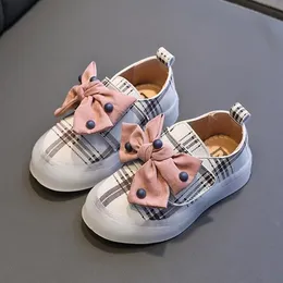 Nowe Baby Girl Shoes 2 kolory Cute Plaid Princess Bowknot Kid Buty Anti-Slip On Soft First Walkers