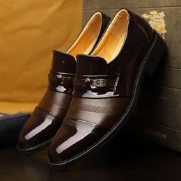 Hot Sale-Män Party Skor Män Patent Läder Män Bröllop Skor Cut Outs Loafers 48 Scarpe Eleganti Uomo Zapatos Elegantes Hombre Ayakkab