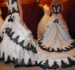黒と白のウェディングガウンゴーウンチャペルトレインレースアップエレガントなプラスサイズのブライダルガウンガーデンカントリーウェディングドレス