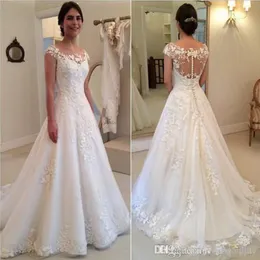 2019 NYA LANDS Modest Lace Appliques Wedding Dresses Sheer Bateau Cap ärmar Se genom knappen Back Golvlängd Brudklänningar Vestidos