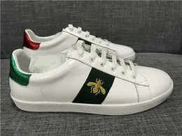 2019 Luxury Snake Designer Män Kvinnor Casual Skor Låg Flat Leather Sneakers Ace Bee Stripes Sko Walking Sport Trainer Gröna Röda Stripes