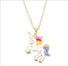 女の子の子供のための新しいファッションユニコーンのネックレス子供の子供たちの漫画の馬の宝石類の女性動物のペンダントのネックレス小売カードWL1155