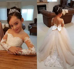 Yeni Ucuz Prenses Çiçek Kız Elbiseler Sheer Boyun Dantel Aplikler Uzun Kollu Tül Büyük Yay Sweep Tren Doğum Günü Çocuk Kız Pageant Abiye