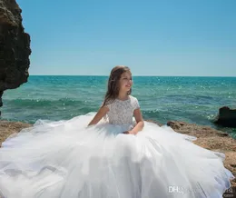 2020 Lace vestido de baile Flor Meninas Vestidos para casamentos manga curta Appliqued Boho Crianças Primeira Comunhão Vestido Vintage Pageant Vestidos