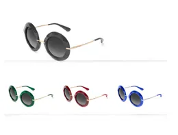 مصمم أزياء جديد Retro Sunglasses Round Crity Crystal Frame Avant-Garde Style أعلى جودة UV400 حماية العدسة نظارة 6105