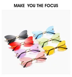 Colorido Lens Oceano 2020 novo personalizado estilo borboleta óculos grosso de Mulheres Frameless óculos de sol e Europeia American Style Glas