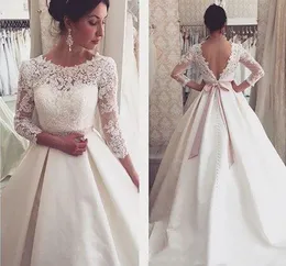 Dubai Arabski 3/4 Długie Rękawy Suknia Ślubna Linia Koronkowe Aplikacje Backless Country Garden Panna Młoda Bridal Suknia Custom Made Plus Size