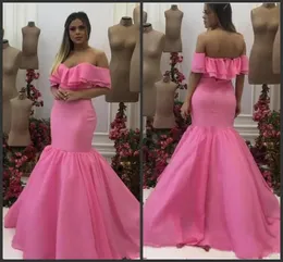 Seksowna Elegancka Różowa Mermaid Prom Dresses Off Ramię Bez Rękawów Ruffles Długie Formalne Wieczór Party Suknie Specjalna okazja Sukienka Vestidos