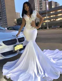 2020 Arabic Aso Ebi White Satin Mermaid Evening Dresses Crystals Beaded Sexy Deep V Neck Prom Gown Cutaway Side Formal Party Wear