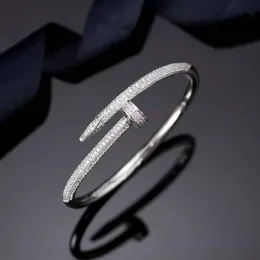 Fashion-cross-border e-commerce Europe and the United states gold-plated classic micro-card home nail bracelet female full diamond brace