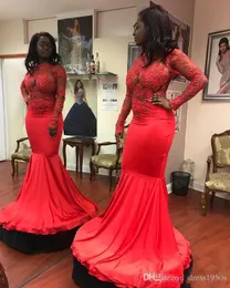 Afrikanische Balck-Mädchen-rote lange Ärmel Meerjungfrau-Abschlussballkleider Jewel Neck Durchsichtige bodenlange Perlen Spitzenapplikation Formelle Abendkleider