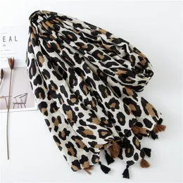 Partihandel - Klassisk Leopardtryck Kvinnors Scarf Vår och Höst Vinter Lång Sektion Vild Fashion Wild Cashmere Sjal Girl Scarf Rings