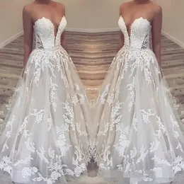 Un elegante abito a forma di cuore con applicazioni in pizzo e tulle, con strascico da giardino, abito da sposa taglie forti, vestido de novia pplique