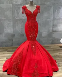 Long Red Crystal Tassel Evening Dresses 2020 Stunning Mermaid V-neck Beaded Applique Arabic Dubai Women Satin Formal Evening Gowns