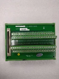 Scheda di montaggio su guida DIN con terminazione DIN-100S-01(G) per SCSI-II a 100 pin