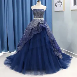 Marynarka Wojenna Prom Dresses Błyszczące Cekiny Bez Ramiączek Ball Suknie Wieczorowe Suknie Tulle Wielopoziomowy Sweep Pociąg Formalna Party Dress