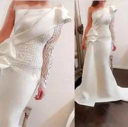 Jeden rękaw Biały Koronki i Satyna Mermaid Prom Dresses 2019 New Arrival Moda Wzburzyć Długi Wieczór Formalne Party Suknie Zipper Back Free Ship