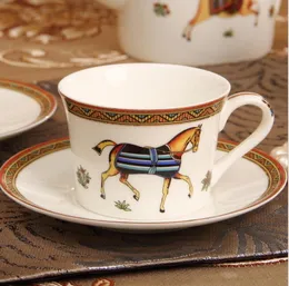 Xícara de café de porcelana com design de cavalo com pires Ossos China Conjuntos de café Óculos contorno dourado Xícaras de chá