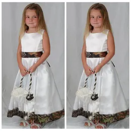 Vit med Camo Flower Girls Dresses For Country Wedding Cap Sleeve Jewel Little Girls Party Dress for Special Occasion Dress Gown268p