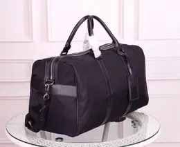 Designväska ny grossistkanvas duffelväskor för män högkvalitativa klassiska resebagage väska för kvinna totes läder handväska modeduffle väska
