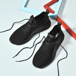 Med låda löparskor 2020 g.n.Shijia toppkvalitet flygande vävning gummi sula svart vit röd 64 kvinnor män designer sport sneaker