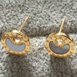 Colore oro Donne di alta qualità Designer di gioielli di moda Stud Acciaio al titanio Goccia Olio nero Amore Orecchino di lusso per Lady Party Regali perfetti RR