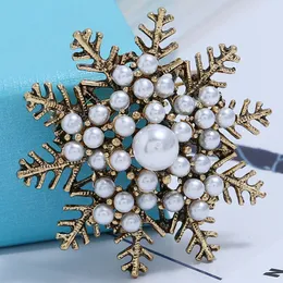 Partihandel-Damkläder Tillbehör Retro Snow Pearl Crystal Brosch Exquisite Flower Brosch Pin