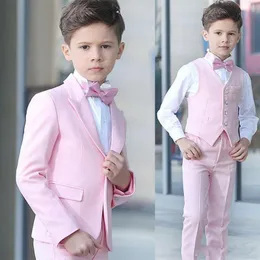 Pink Boy Hochzeit Smoking 2019 Kinderanzüge mit spitzem Revers und einem Knopf für den Abschlussball Maßgeschneiderte Anzüge für Ringträger (Jacke + Hose + Weste + Schleife)