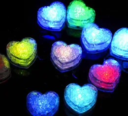 200 sztuk / partia Love Heart Ice Block Led Lighting Kolorowe Flash Kostki Lodu LED Light Luminous W Wody Nightlight Wedding Party Decor SN1051