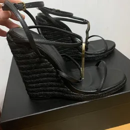 dam läder nitar sandaler T-band sandal sommar Höga klackar nitar skor Dam Sexiga festskor 9,5 cm 5 färg med låda