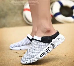 Hot Sale-en Sommar Casual Garden Skor Andas Mesh Clogs Beach Flip Flop Slipper Bekväma svarta Slide Sandaler för Man