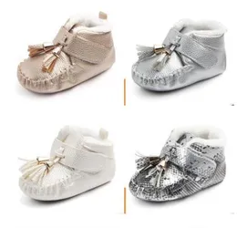2020 New winter fringed 0-1 year old newborn shoes, velvet baby shoes, antiskid shoes, toddler shoes W538