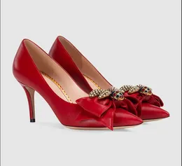 Sıcak marka tasarımcısı bayanlar yüksek topuk ayakkabıları sivri uçlu bowtie metal arı lüks ayakkabılar gerçek deri moda pompaları yeni bahar ayakkabı