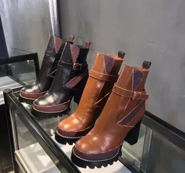 Hot Sale-Designer Kvinnor Martin Stövlar Mode Boots Flamingos Kärlek Arrow Medalj Grov Öken Boot Vinter Läder Kvinna Skor