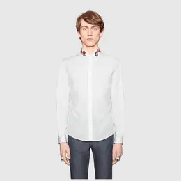 Nytt mode Vår Höst Broderi Krage Coral snake Herrskjortor Långärmade Slim Fit Casual Cool Business Social Shirt för män