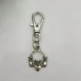 Pretty Irish Claddagh Charm Keychain Vintage Silver Fashion Pendant For Car Key Ring Handbag Creative Gift Jewelry Accessories 793