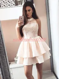 Encantador Cetim Tiers Homecoming Vestidos Sem Mangas Neck High Neck barato Árabe Árabe Curto vestido curto vestido de cocktail clube desgaste graduação