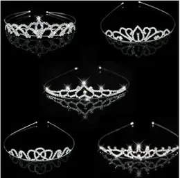 Bröllopsfödelsedag Rhinestone Crown Headband Kids Kvinnor Klart Crystal Headwear Tiaras Alloy Party Favor Gifts Cake Topper Decorations