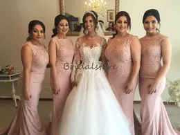 Blush Pink Country Bridesmaid Dresses Plus Size Jewel Neckline Ärmlös Top Lace Decoration Mermaid Robes de Demoiselles d'Honneur Billiga